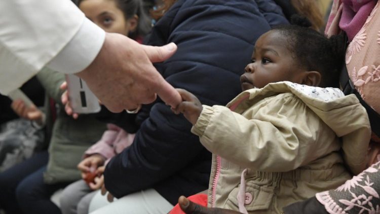 Vatican : Le Pape François se solidarise avec un enfant du Sénégal