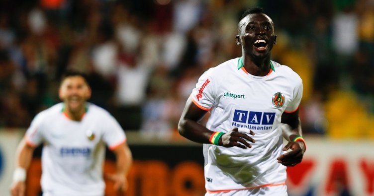 Buteurs Européens: Papiss Cissé s’accroche, Immobile et Lewandolski progressent