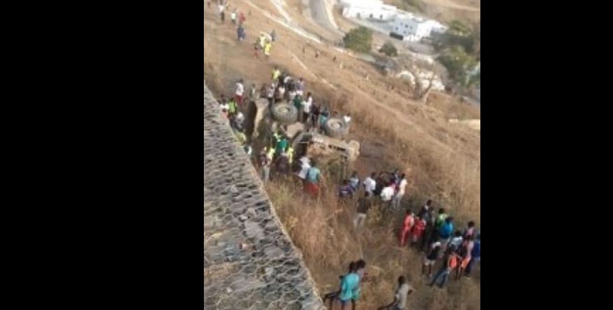 Mosquée de la Divinité à Ouakam: chute spectaculaire d’un camion…(photos)