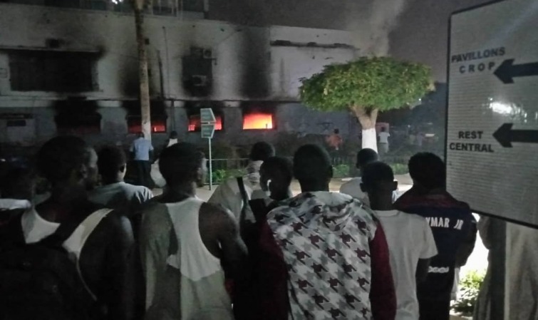 Urgent – Campus social : Le Restaurant central du Pavillon A prend feu