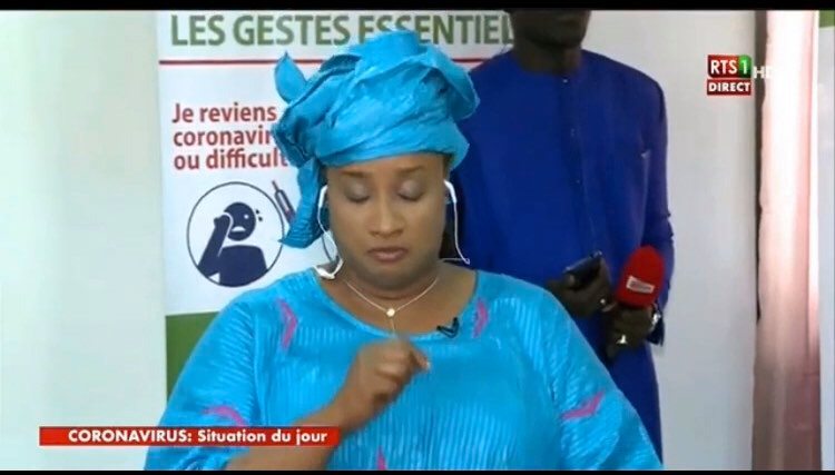 Coronavirus: Les éternuements répétitifs de la journaliste de la RTS en plein direct…