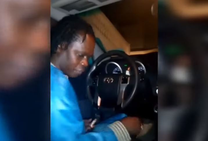Le V8 flambant neuf à 45 millions de Baba Maal offert par Macky Sall…vidéo