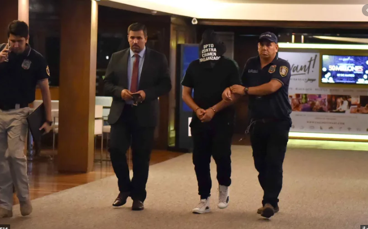 Ronaldinho arrêté au Paraguay avec un faux passeport