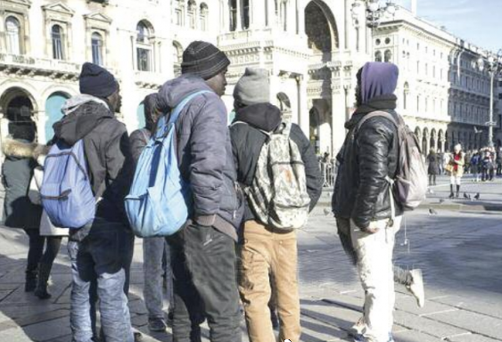 Italie : « Ceux qui fuient l’Ukraine sont de vrais réfugiés, pas comme ceux qui arrivent du Sénégal » (Maire)