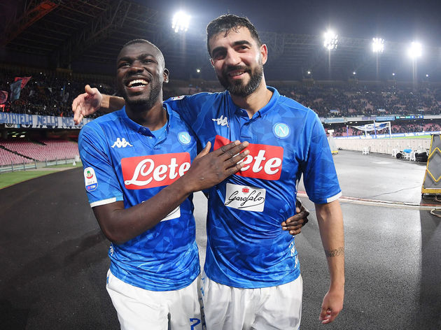 Albiol trouve la baisse de forme de K. Koulibaly normale: « Il reviendra au sommet »