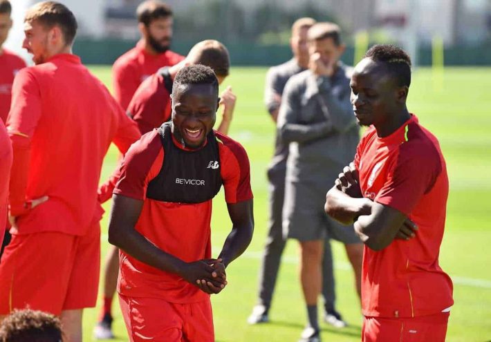 Sadio Mané chambre Naby Keita sur son niveau en Anglais