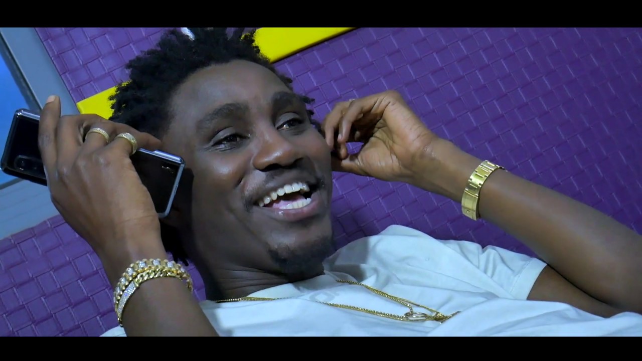 Wally Seck remixe le morceau »Dafmay dal » en acoustique [Clip Officiel]