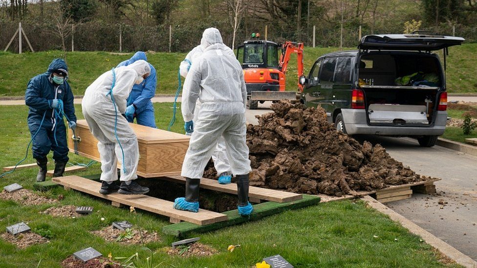 Royaume-Uni : Le Covid-19 a encore tué 888 personnes, portant les décès à 15 464