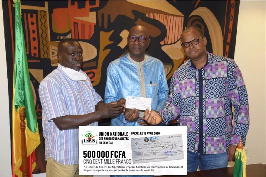 Covid-19 – L’Union Nationale des Photojournalistes du Sénégal met la main à la poche