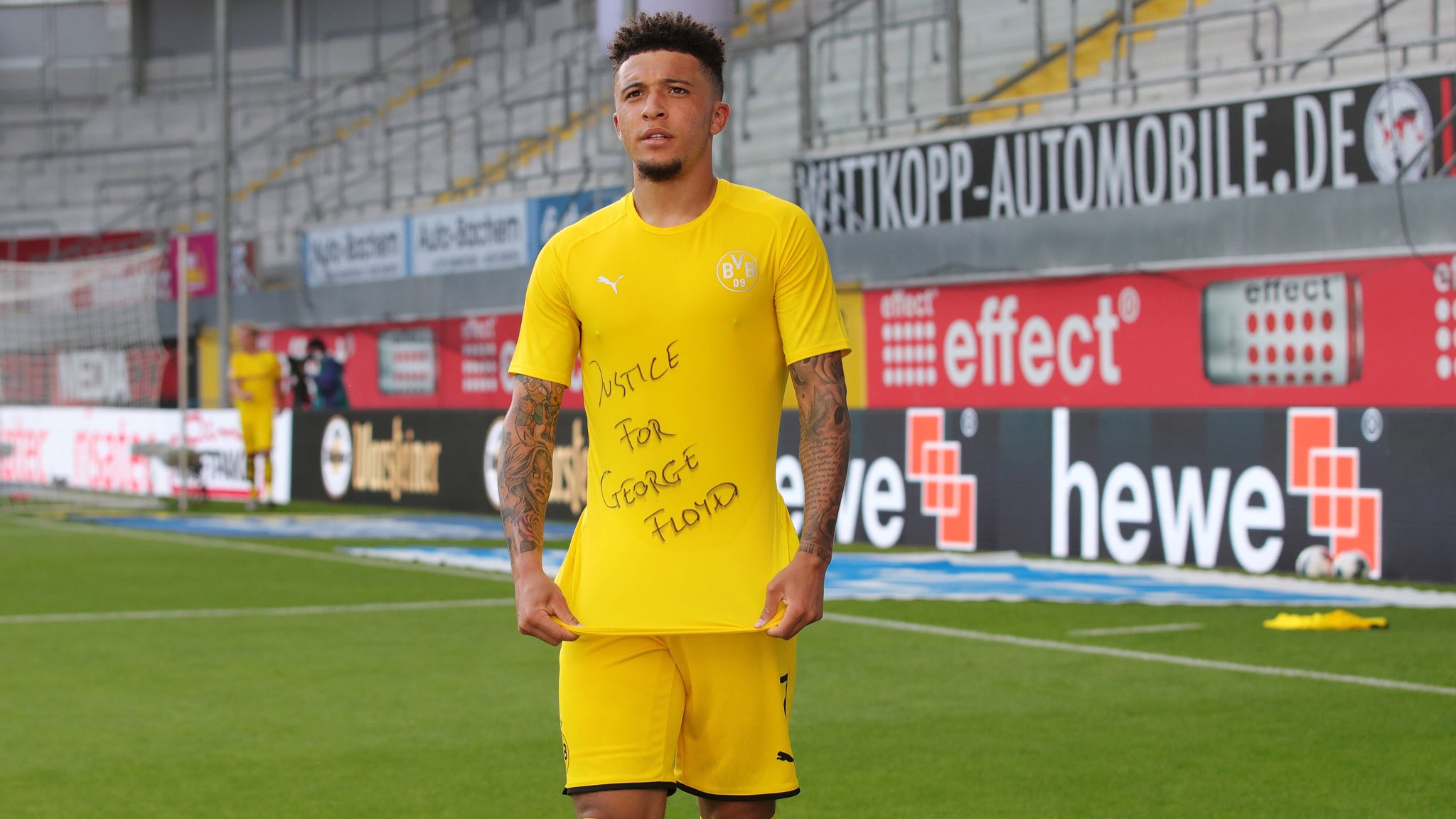 Jadon Sancho réclame justice pour George Floyd