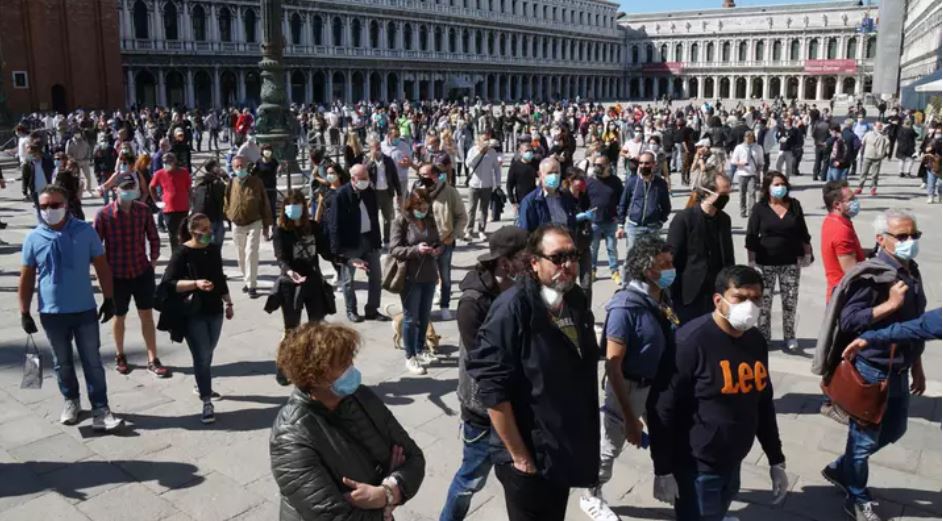 (Italie)Déconfinement : Les résidents envahissent les rues à la veille de la 2è phase de verrouillage