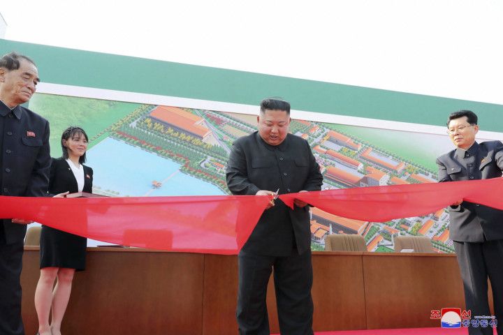 Déclaré mort : Kim Jong Un fait signe de vie après des semaines de rumeurs sur sa santé(photos)