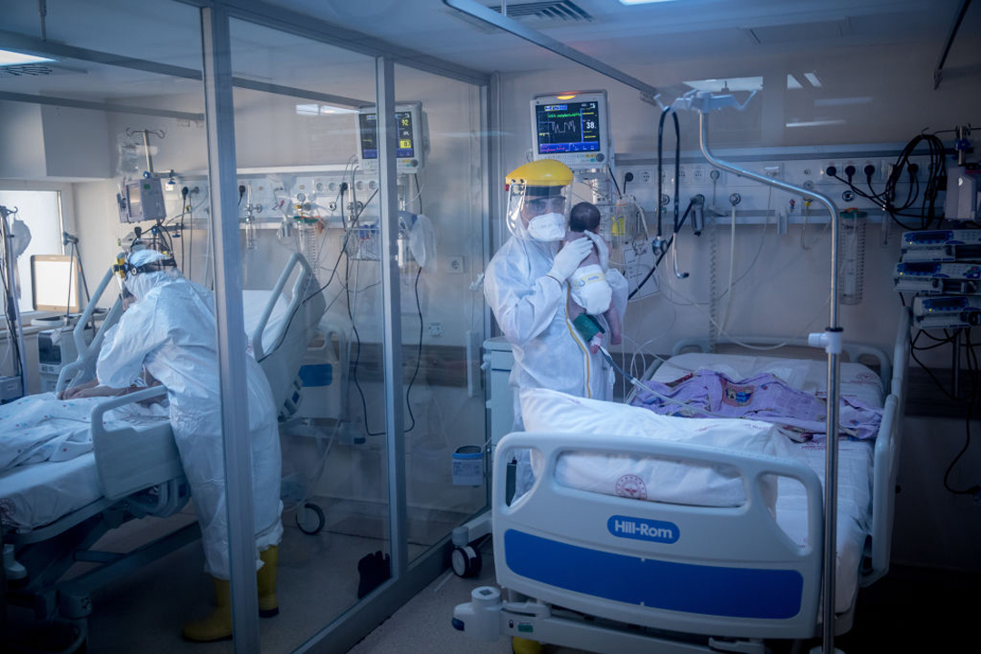 Brésil : Un bébé de 5 mois surpasse Covid-19 après avoir passé 32 jours dans le coma
