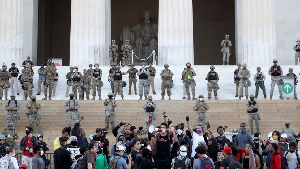 Etats-Unis : Trump mobilise la Garde nationale pour protéger les monuments, après la mort de Floyd