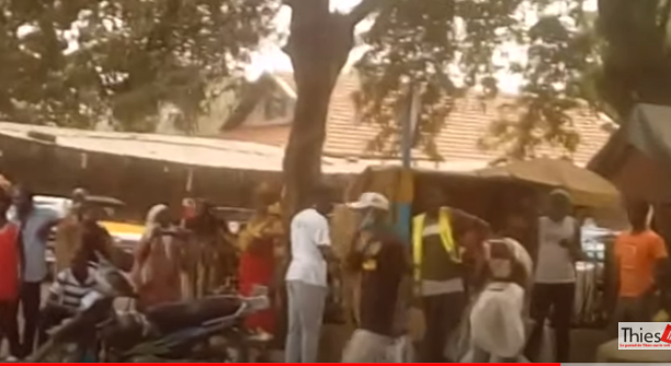 Thiès : Bagarre entre un ivrogne et un fou…(vidéo)