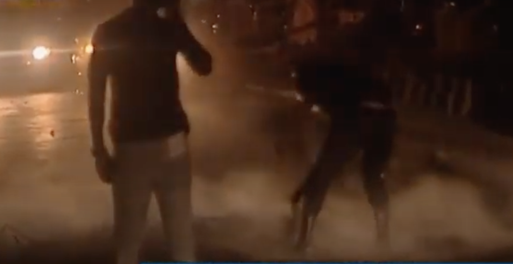 En direct sur Senego TV, en désaccord avec le couvre-feu, des populations manifestent à Dakar. Regardez
