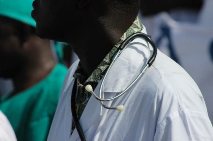Usurpation de fonction: Un faux médecin camerounais ouvre une clinique à Dakar et tue 3 patients