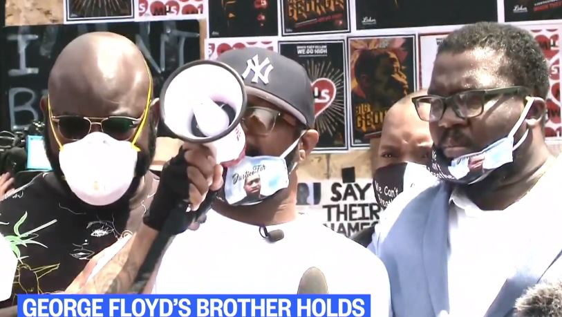 Terrence Floyd, frère de George appelle à la fin de la violence : « Cela ne ramènera pas mon frère à la vie »