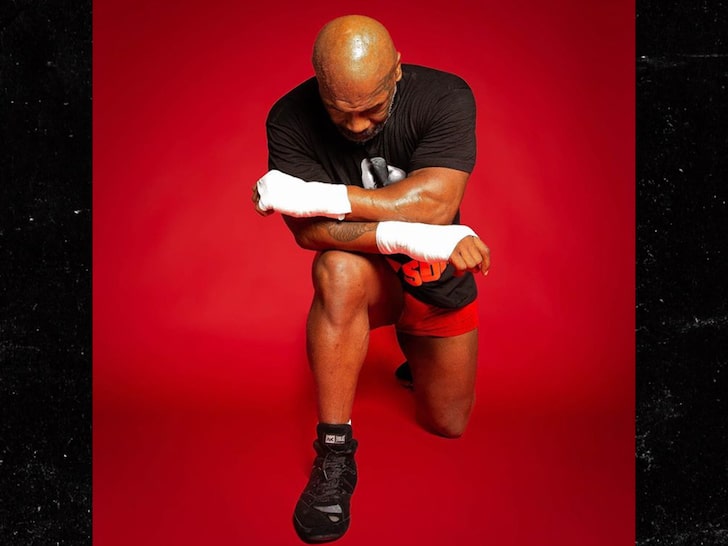 (Etats-Unis)Solidarité aux noirs opprimés : Mike Tyson prend un genou et reserve un swing à son ami Trump