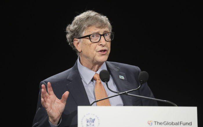 Coronavirus : Bill Gates dévoile la quantité efficace de doses de vaccin pour se protéger