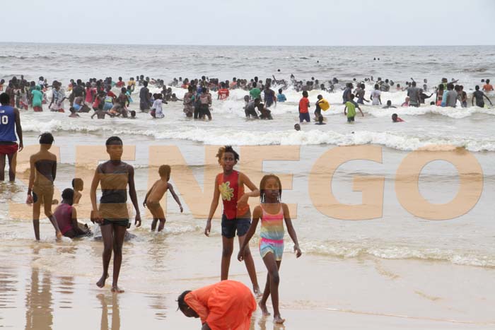 (15 photos) – Plages interdites : Alerte noyade et contamination au covid-19. Regardez