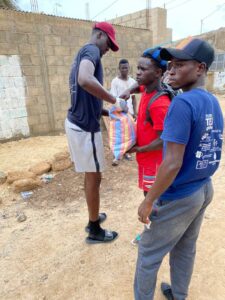 Tabaski: Le Basketteur sénégalais, Makhtar Guèye, apporte son soutien à 112 familles de Rufisque