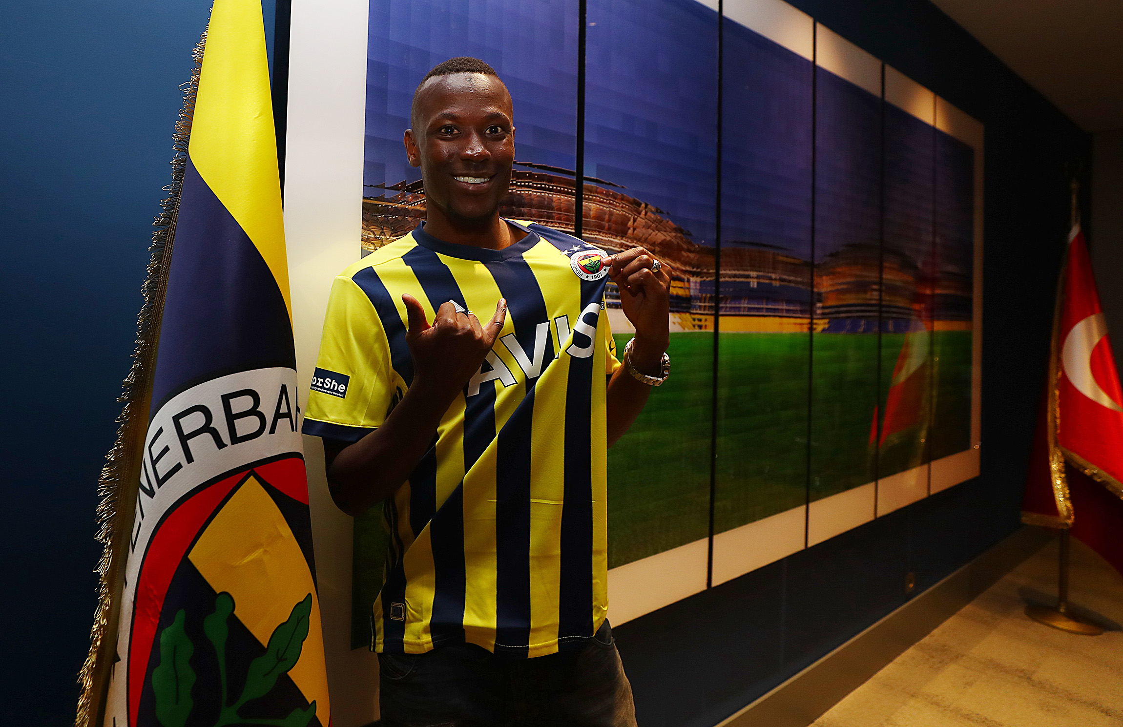 Officiel: Mame Baba Thiam rejoint Fenerbahçe