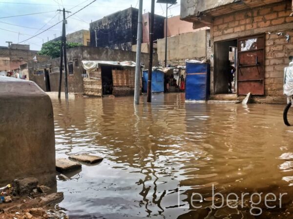 Examens scolaires : Quand la pluie plonge enseignants et élèves sous les eaux [Vidéos-images]