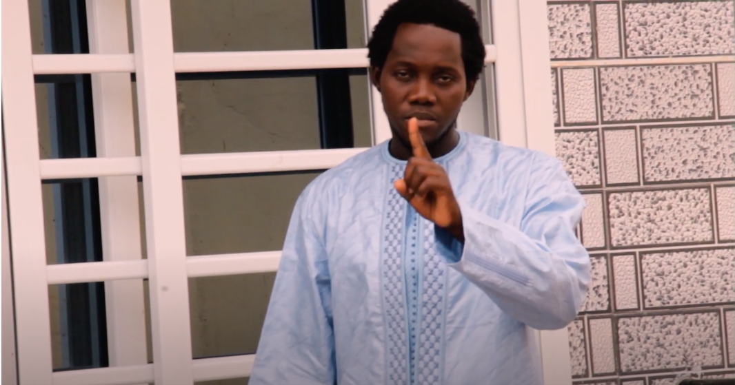 Nouveau clip : Maba mou Serigne Fallou chante Serigne Saliou dans  » Borom Thiante Gui  » (Vidéo)