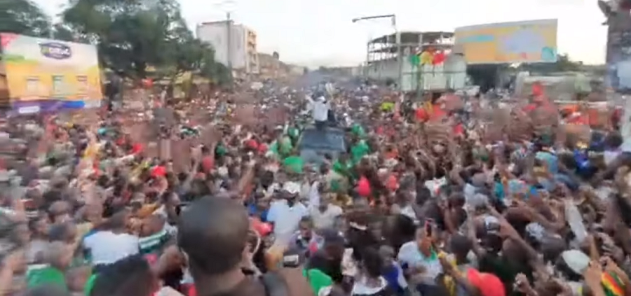 De retour en Guinée : Cellou Dalein Diallo s’offre un bain de foule (Vidéo)