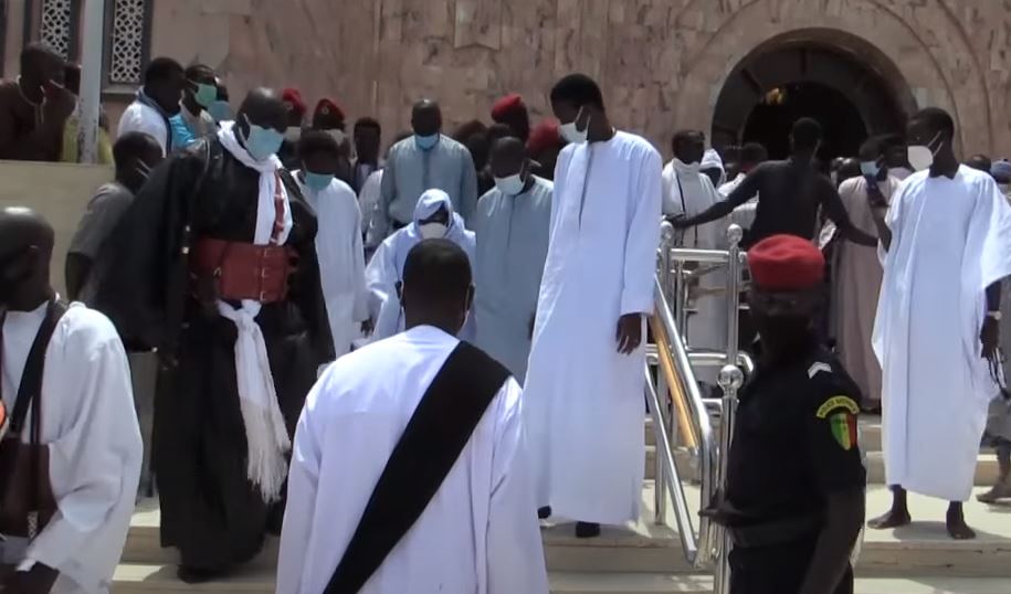 Touba : Serigne Mountakha en visite à la grande mosquée…(vidéo)