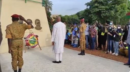 Hommage : Roch Kaboré dépose une gerbe au Mémorial Thomas Sankara (Vidéo)