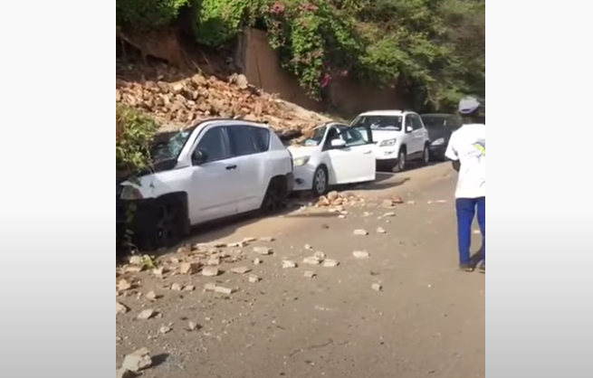 Corniche : Plusieurs voitures endommagées par une chute de pierres Vidéo)