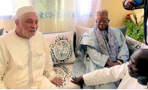 Condoléances : Le Khalife général de Léona Niassène chez Chérif Abdoul Moutalib