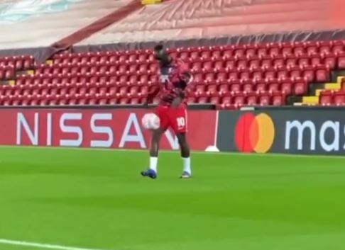 Liverpool – Ajax : La superbe séance de jonglage de Sadio Mané ! (Vidéo)
