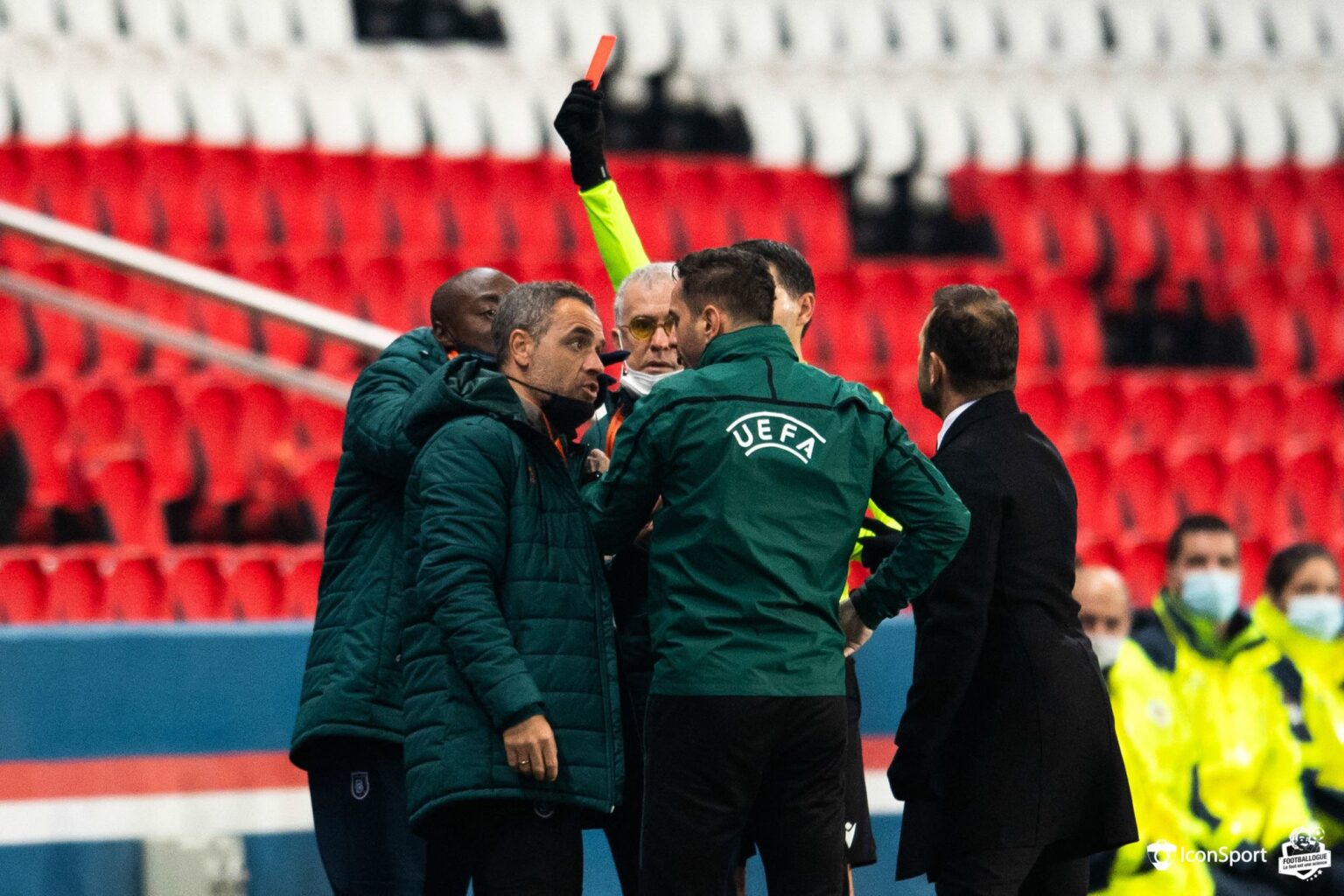 Carton Rouge Direct Combien De Match Officiel: Le carton rouge de Pierre Webo annulé par l'UEFA - Senego.com