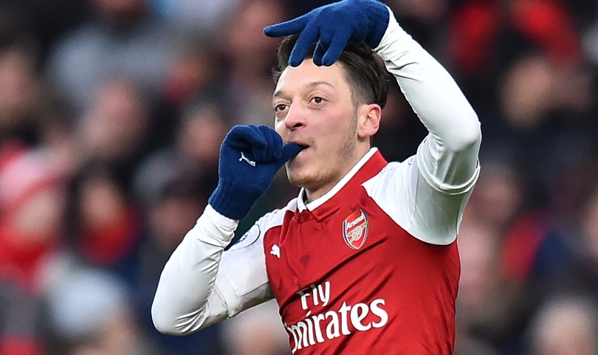 Arsenal coule : Ozil, écarté de l’équipe, veut redresser la barre