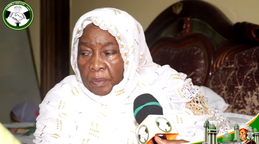 S. Mariama Niass, Abdou Diouf, le terrain de la Patte D’oie et la maison offerte par les Algériens
