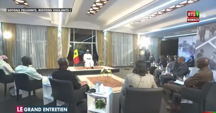 Discours et méthode de Macky : L’exercice facile, Face à quelques journalistes triés…