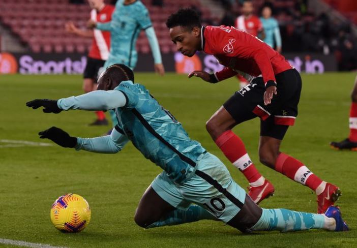 Southampton – Liverpool: Carragher estime qu’il n’y avait pas péno pour Mané