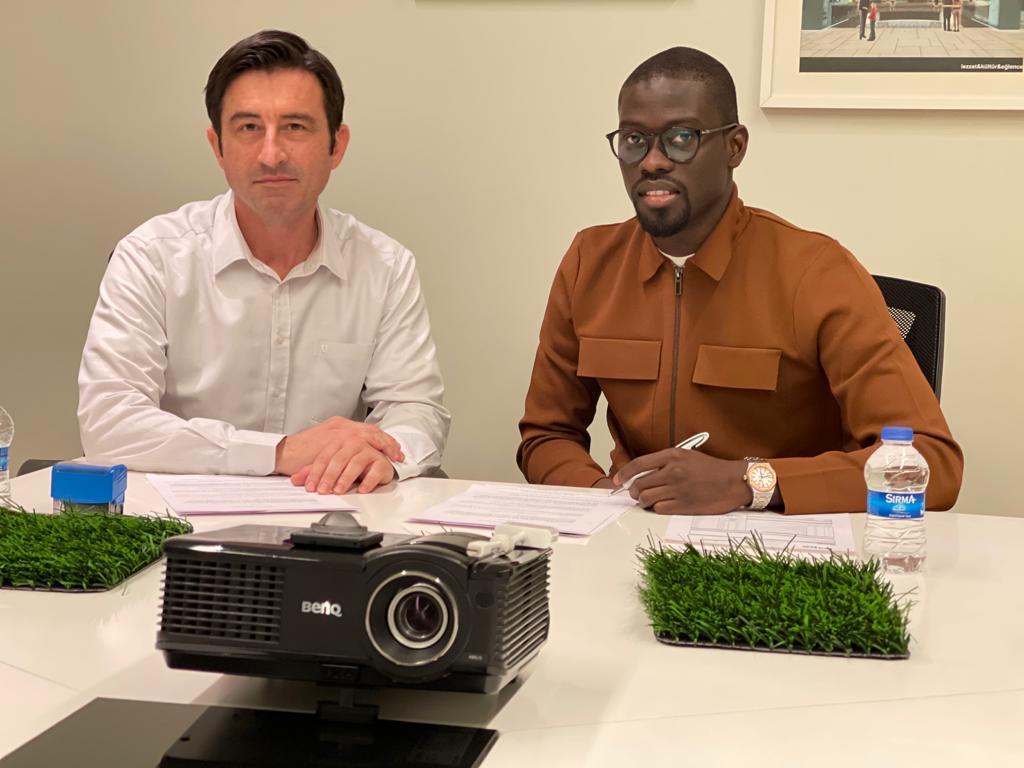 Foot: Pape Alioune Ndiaye « offre » une pelouse synthétique à son équipe, le Jolof Olympique Club