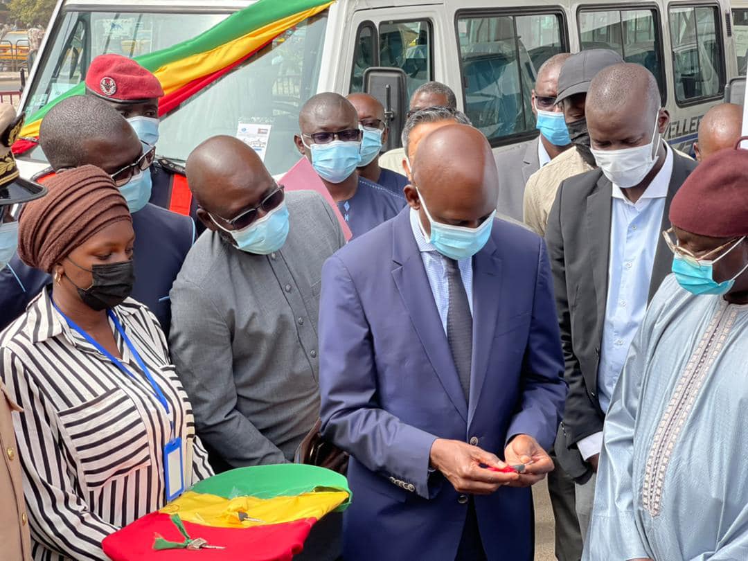 Mansour Faye lance l’exploitation de 200 mini bus de 13 places (Photos)