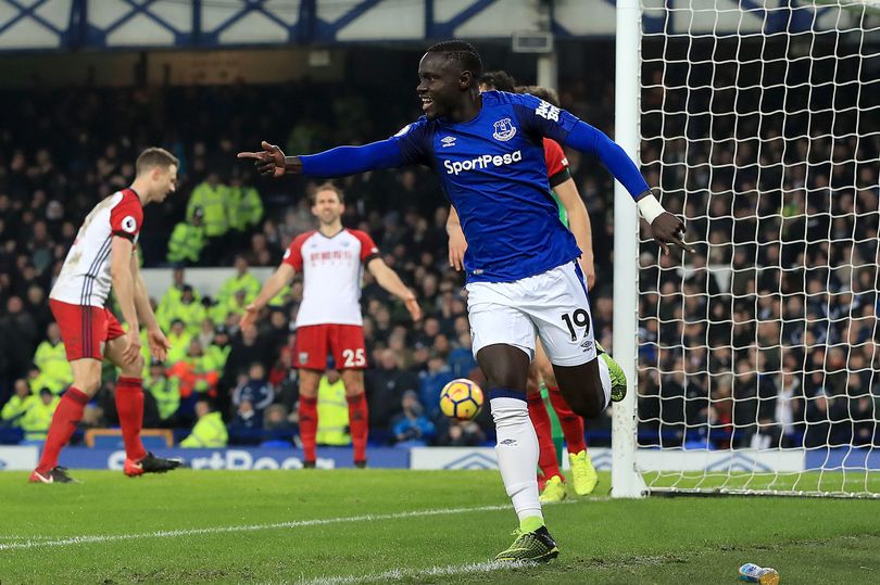 Angleterre : Baye Oumar Niasse poursuit son rêve à Huddersfield Town ?