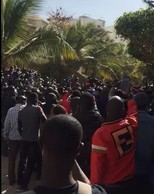 Affrontement chez Sonko: Guy Marius Sagna en renfort avec d’autres jeunes(Vidéo)