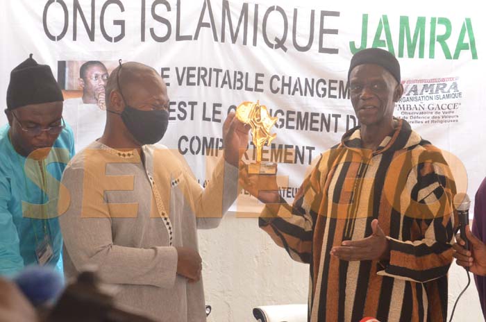 (5 photos) – Arrêt sur images : Guy Marius Sagna décoré « grand patriote », par Jamra.