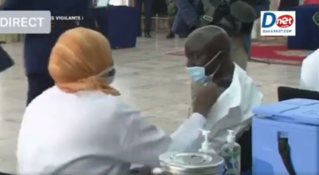 Covid-19 : Idrissa Seck a pris sa première dose du vaccin Sinopharm au Palais (Vidéo)