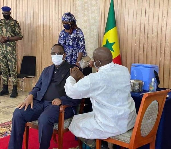 Covid-19 : Macky Sall a pris sa dose de vaccin