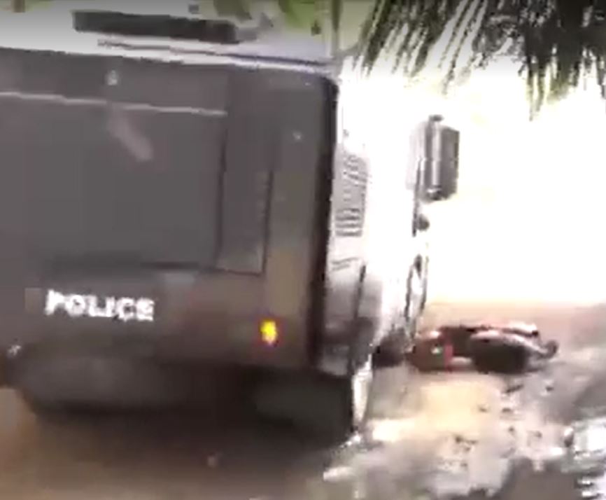 Chez Sonko : Un Scooter de Senego détruit par le dragon de la police (Vidéo)