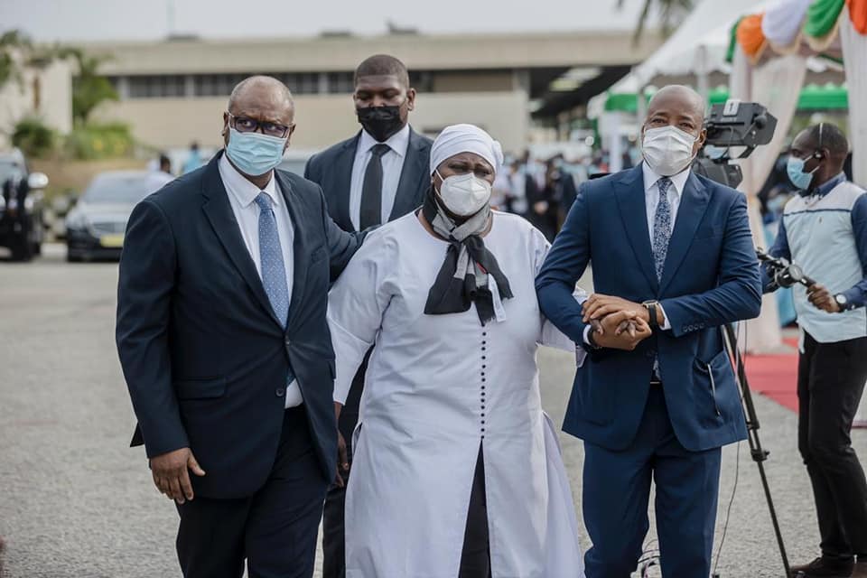 Côte dIvoire Les images de larrivée de la dépouille du Pm Hamed