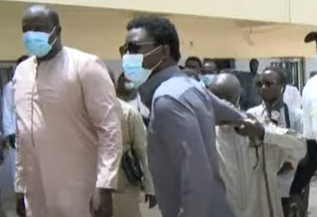 Senego TV : Arrivée de Waly à la maison familiale après l’annonce du décès de son père